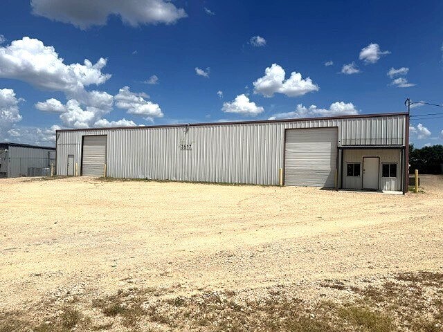 3517 W Highway 90, Seguin, TX à louer - Photo du bâtiment - Image 1 de 5