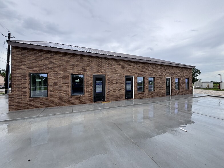 2303 1st St, Danbury, TX for lease - Building Photo - Image 2 of 4