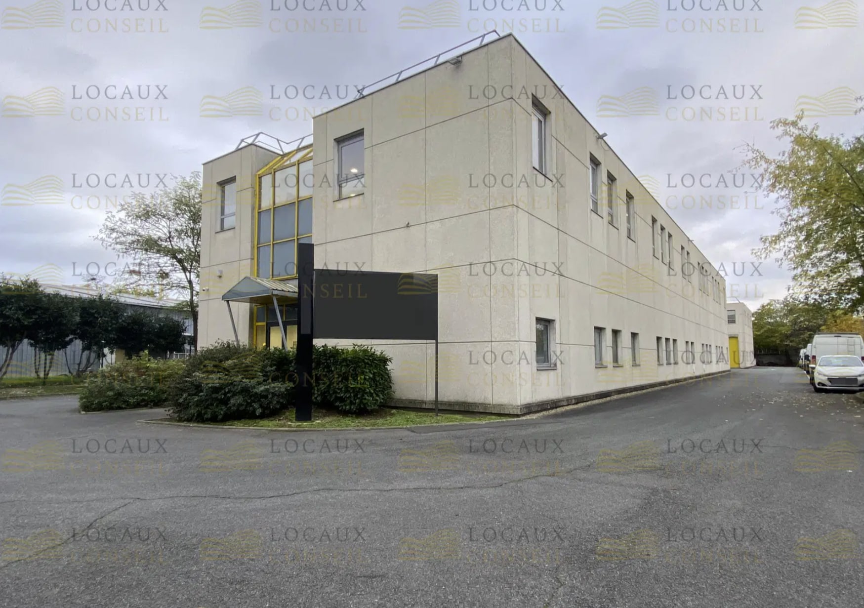 Flex in Villeneuve-la-Garenne for lease Primary Photo- Image 1 of 4