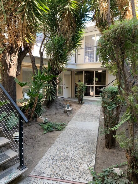 1122 S Robertson, Los Angeles, CA à louer - Photo du bâtiment - Image 2 de 4