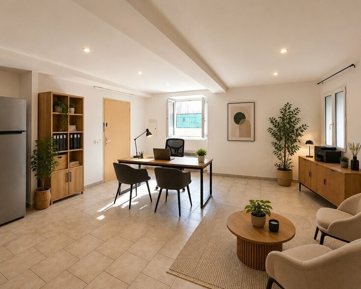 Office in Le Luc for lease - Interior Photo - Image 3 of 7