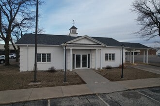 1423 N Lake Ave, Storm Lake, IA for lease Building Photo- Image 1 of 7