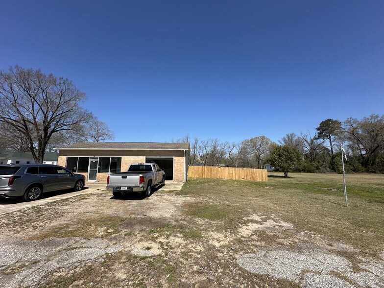 201 King E st, Bethune, SC à louer - Photo du bâtiment - Image 2 de 6