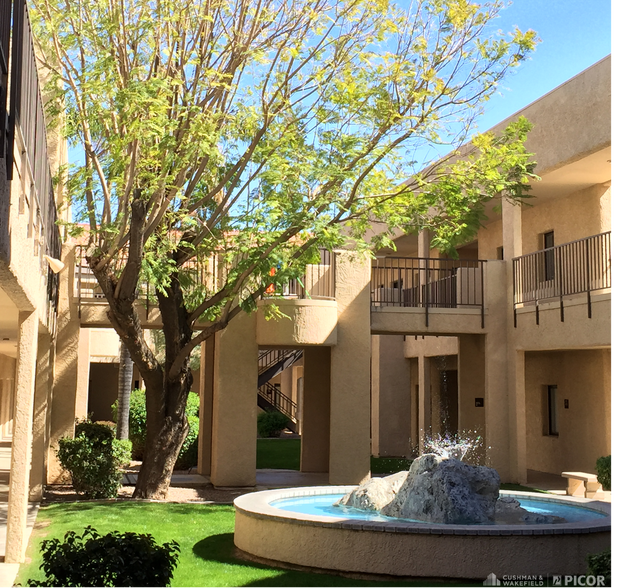 1661 N Swan Rd, Tucson, AZ à louer - Photo du bâtiment - Image 3 de 4