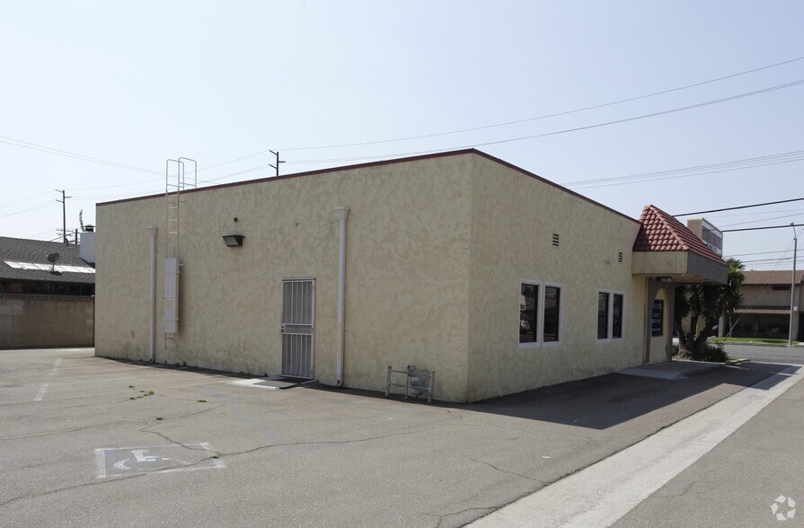 116 S Magnolia Ave, Anaheim, CA à louer - Photo du bâtiment - Image 2 de 8
