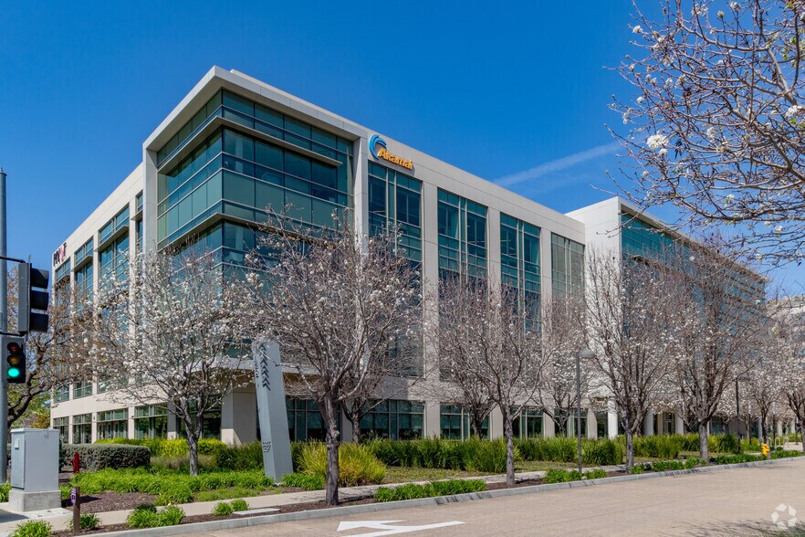 3355 Scott Blvd, Santa Clara, CA à louer - Photo du bâtiment - Image 3 de 11