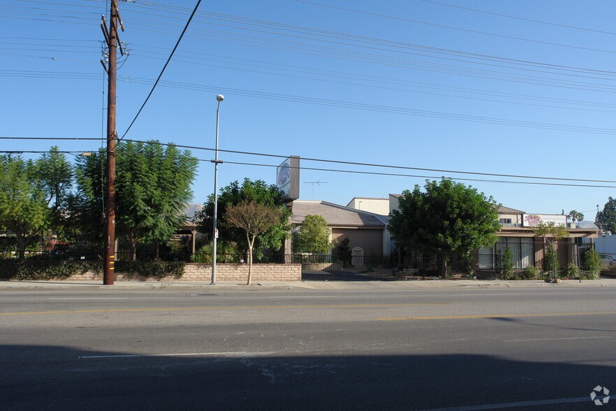 21333 Devonshire St, Chatsworth, CA à louer - Photo du bâtiment - Image 2 de 3