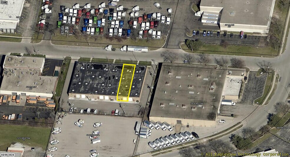 694-704 N Larch Ave, Elmhurst, IL à louer - Photo du bâtiment - Image 3 de 4