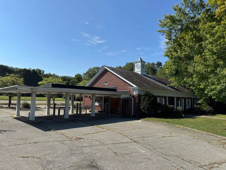 155 Main St, Bloomsbury, NJ for lease - Building Photo - Image 2 of 8