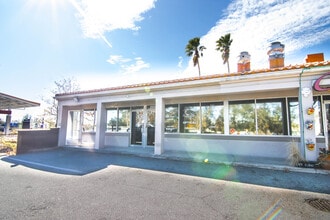 8695-8697 4th St N, Saint Petersburg, FL for lease Building Photo- Image 2 of 13