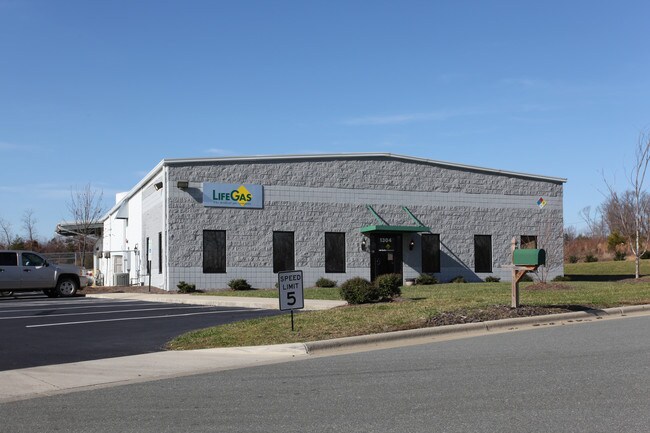 More details for 1304 Roosevelt Ct, Whitsett, NC - Industrial for Lease