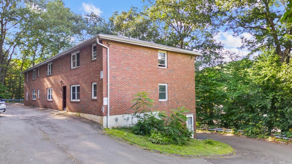 451 Divinity St, Bristol, CT for sale - Primary Photo - Image 1 of 15