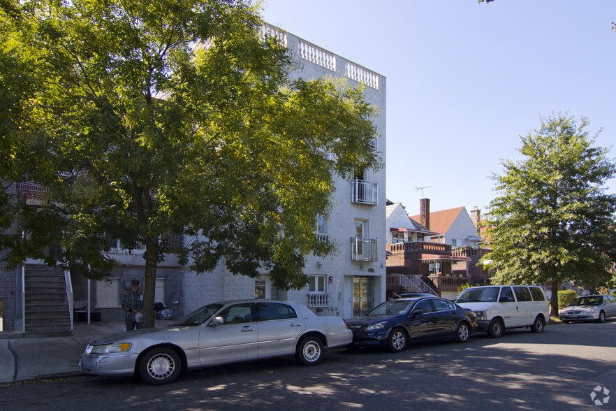 2031 Burr Ave, Bronx, NY for sale - Building Photo - Image 2 of 2