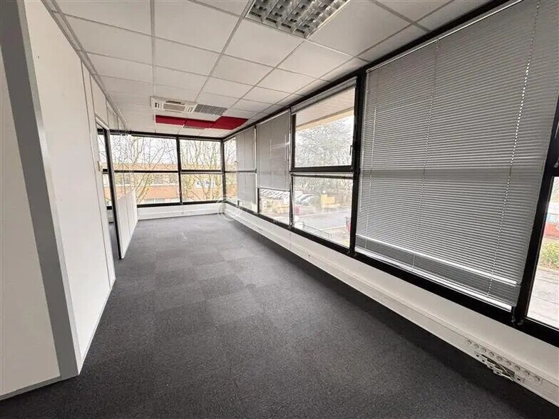 Office in Lognes for lease - Interior Photo - Image 2 of 4