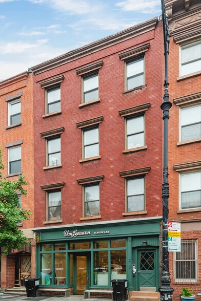 136 Franklin St, Brooklyn, NY à vendre - Photo du bâtiment - Image 2 de 13