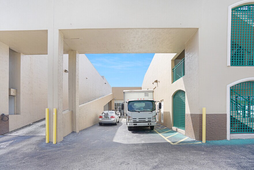 10200 NW 25th St, Doral, FL à vendre - Photo du bâtiment - Image 3 de 56