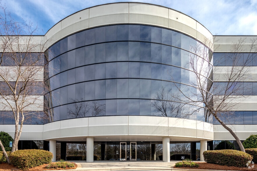 11440 Carmel Commons Blvd, Charlotte, NC à louer - Photo du bâtiment - Image 3 de 8