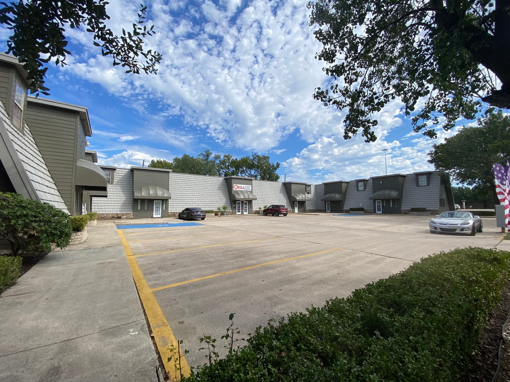 3350 Mcfaddin St, Beaumont, TX for lease Interior Photo- Image 1 of 13