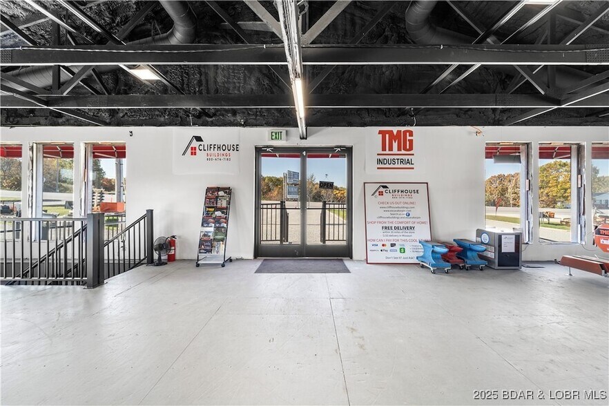 706 N Main St, Gravois Mills, MO à louer - Photo intérieure - Image 3 de 54
