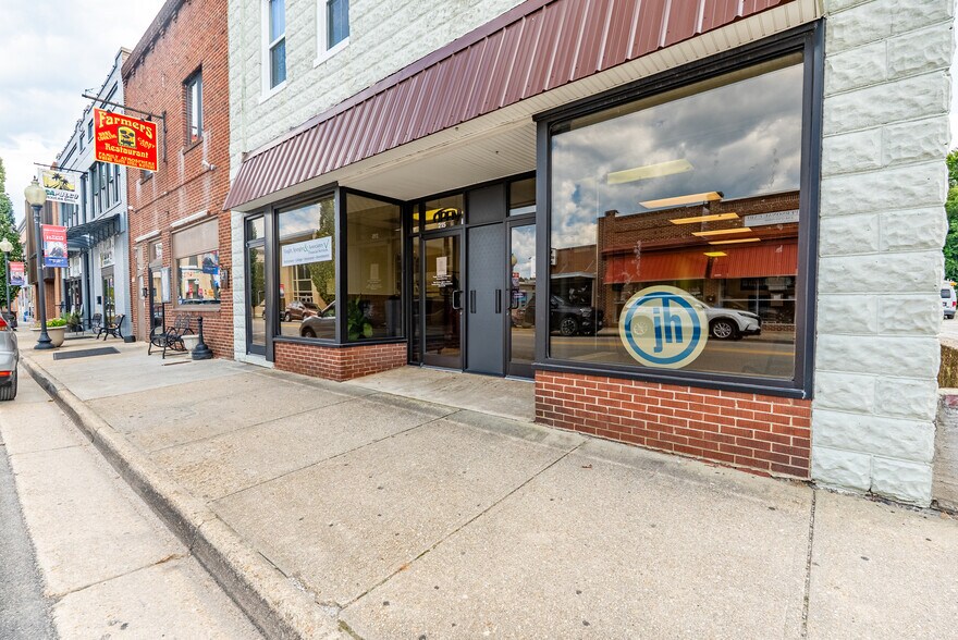 215 S Main St, Blackstone, VA à vendre - Photo du bâtiment - Image 2 de 32