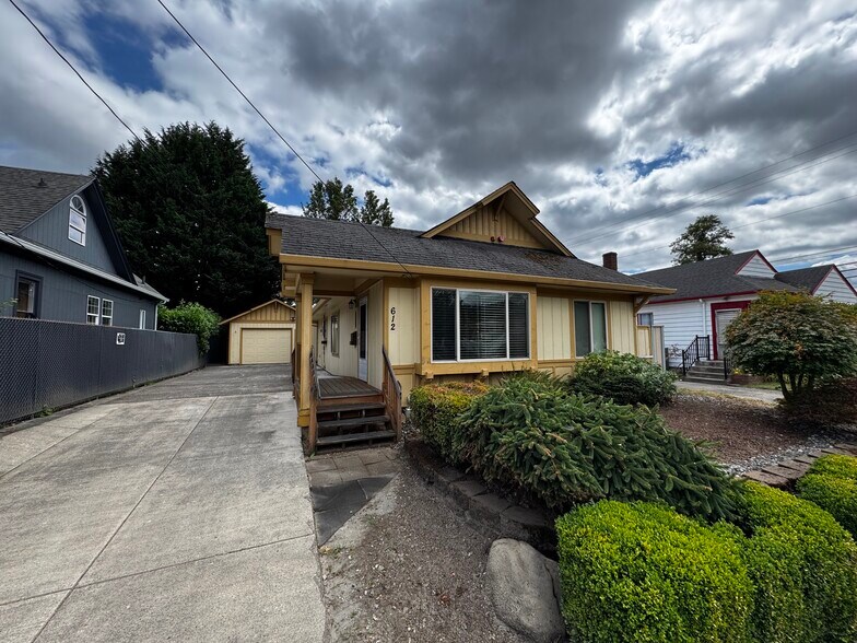 612 NE 2nd Ave, Camas, WA à vendre - Photo du bâtiment - Image 2 de 16