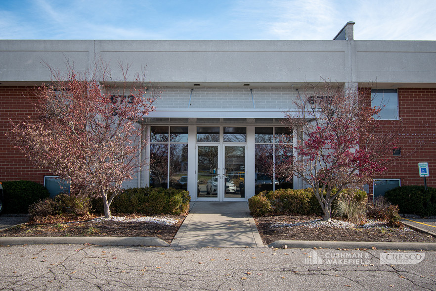 673-679 Alpha Dr, Highland Heights, OH for lease - Building Photo - Image 2 of 3