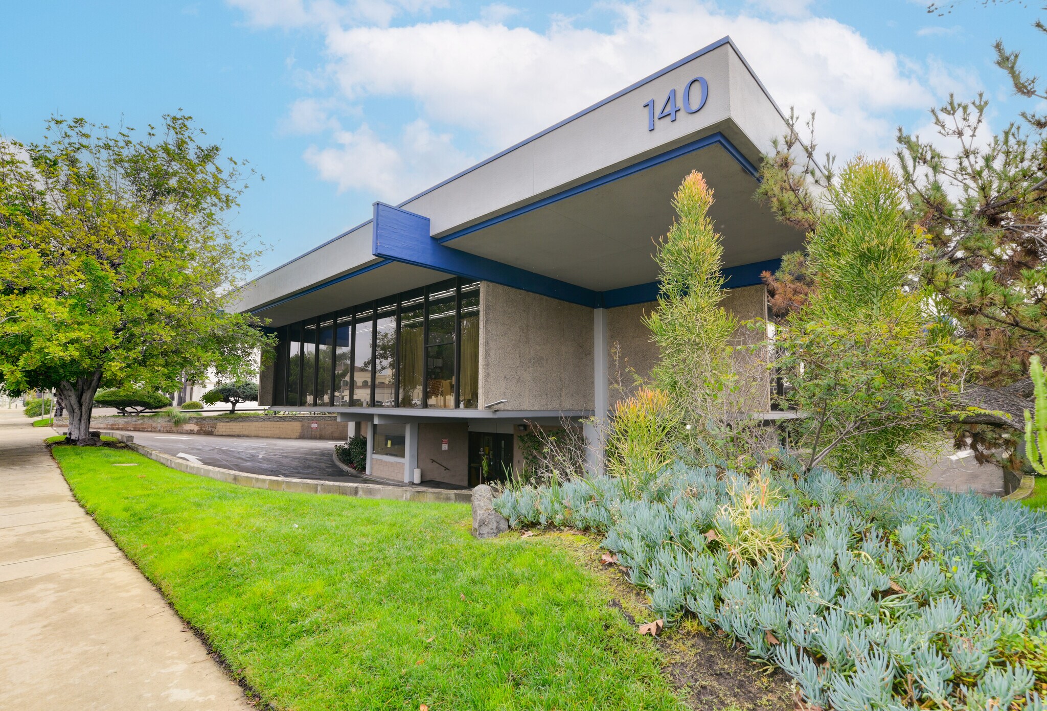 140 N Escondido Blvd, Escondido, CA à vendre Photo du bâtiment- Image 1 de 29