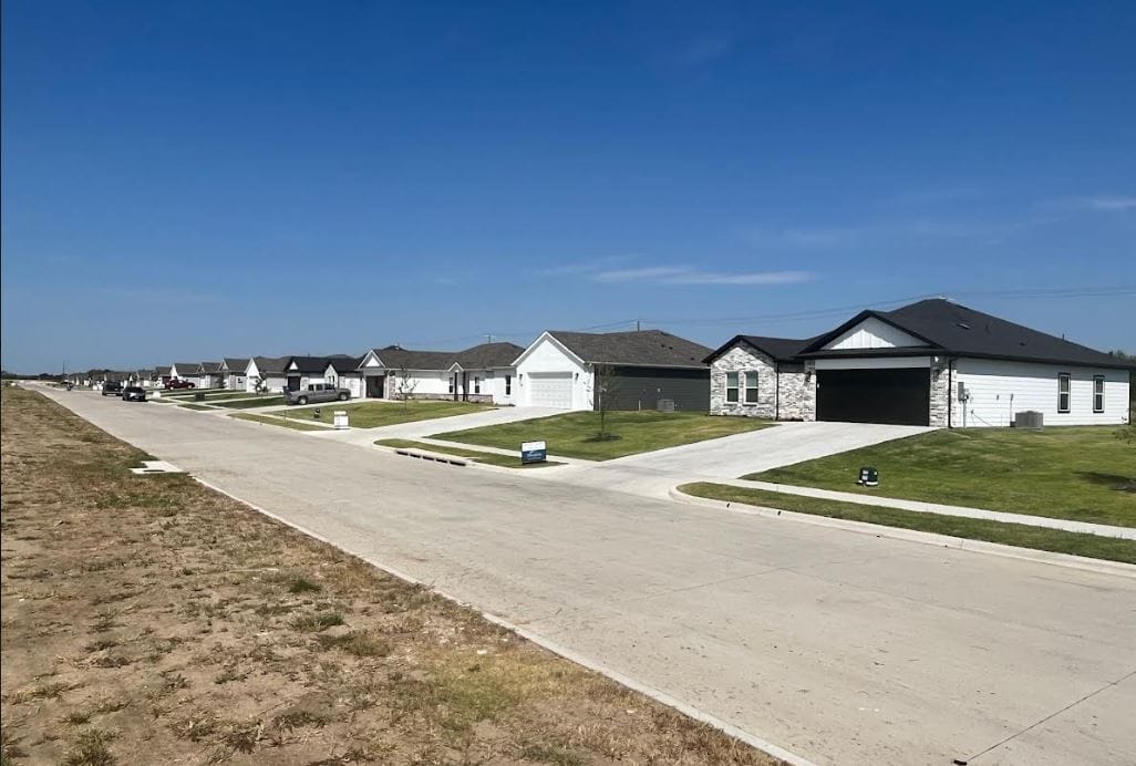 3844 Skylane Ave, Corsicana, TX for sale Primary Photo- Image 1 of 2