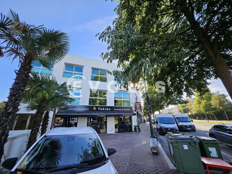 Bureau dans Clamart à louer - Photo du bâtiment - Image 1 de 23