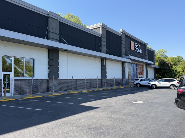 2141 Central Park Ave, Yonkers, NY for lease - Building Photo - Image 2 of 6