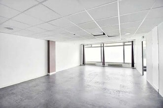 27-31 Rue De Fontarabie, Paris for sale Interior Photo- Image 2 of 4