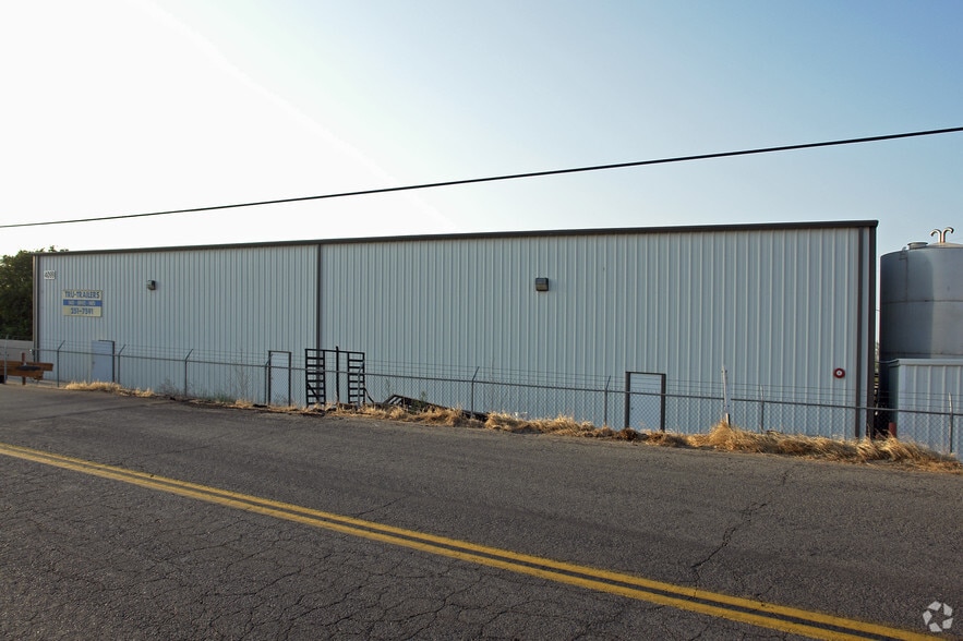 4099 E Jefferson Ave, Fresno, CA for lease - Building Photo - Image 3 of 5