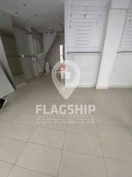 Retail in Paris for lease - Interior Photo - Image 2 of 7