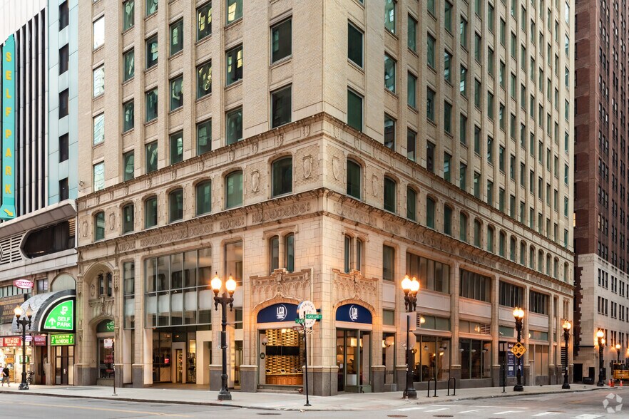 70 E Lake St, Chicago, IL à louer - Photo du bâtiment - Image 2 de 12