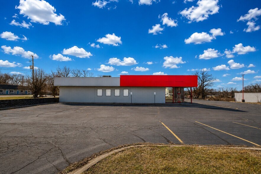 1405 Columbia Ave W, Battle Creek, MI à louer - Photo du bâtiment - Image 2 de 6