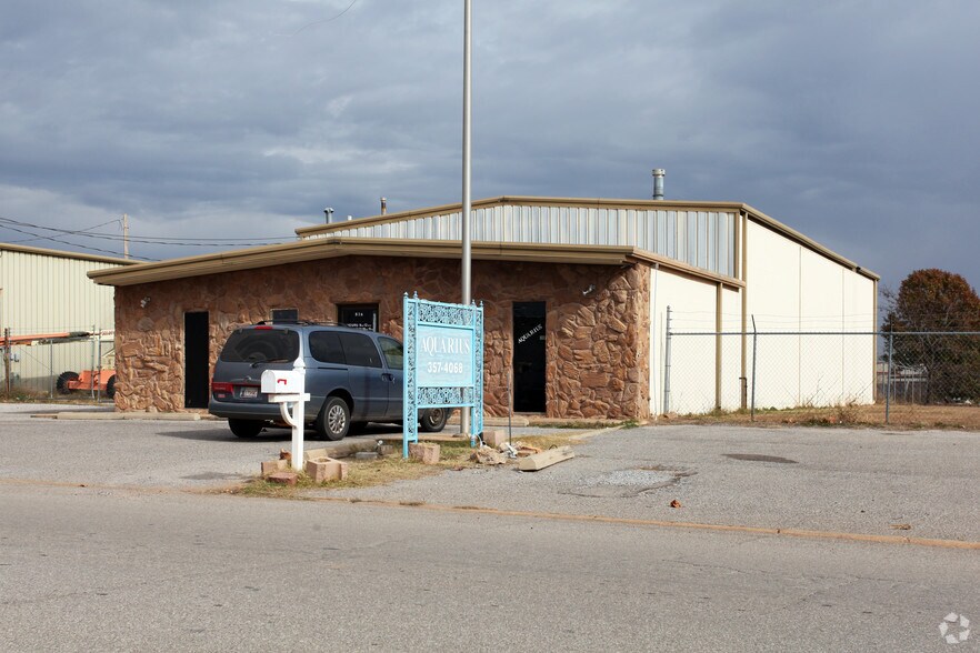 816 SE 2nd St, Lawton, OK for lease - Building Photo - Image 2 of 4