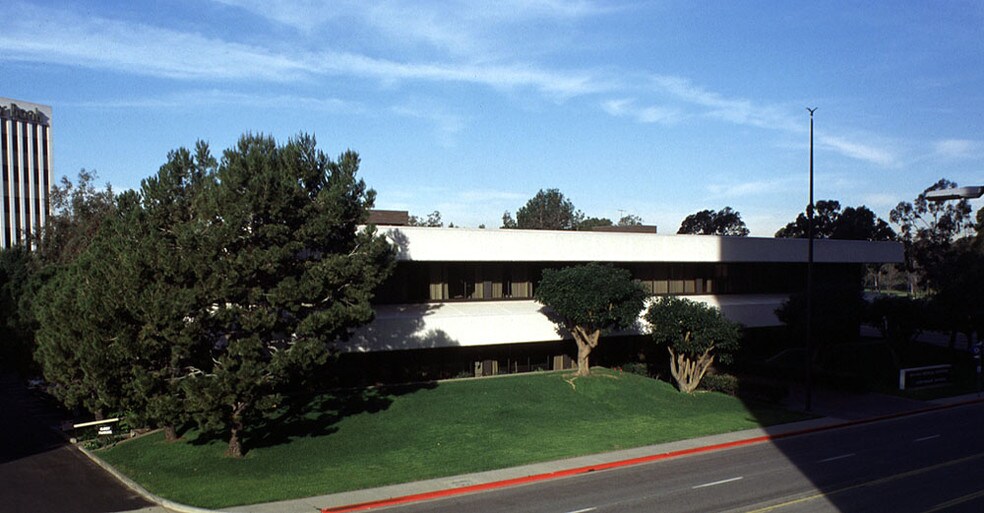 1 Golden Shore Dr, Long Beach, CA à vendre - Photo du bâtiment - Image 2 de 4