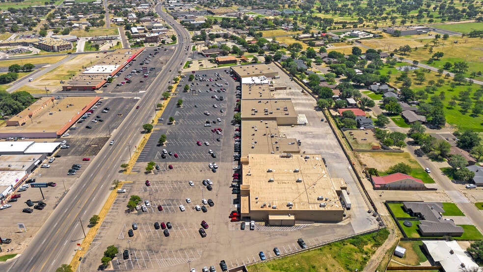3400 Olton Rd, Plainview, TX for lease - Building Photo - Image 3 of 11