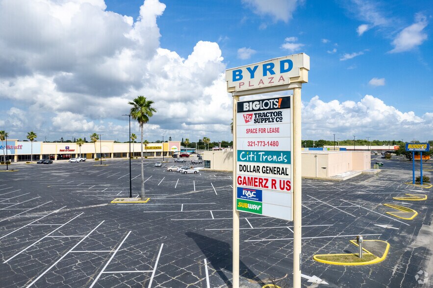 801 Dixon Blvd, Cocoa, FL à louer - Photo du bâtiment - Image 2 de 11