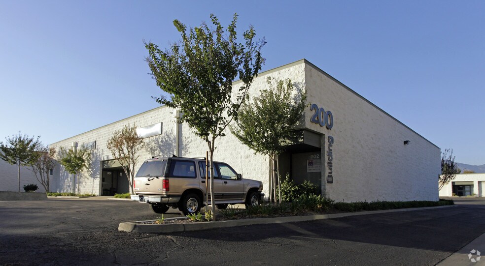 1495 W 9th St, Upland, CA à louer - Photo principale - Image 1 de 3