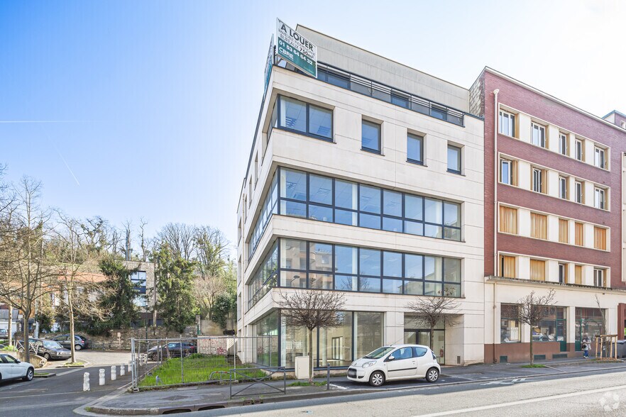 Retail in Meudon for lease - Building Photo - Image 2 of 3