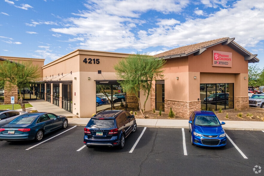 4215 E Bell Rd, Phoenix, AZ à louer - Photo du bâtiment - Image 2 de 5