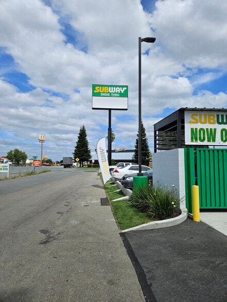4170 E Waterloo Rd, Stockton, CA for lease - Building Photo - Image 2 of 3