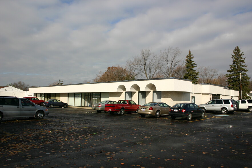 397 Churchilll Hubbard Rd, Youngstown, OH for lease - Building Photo - Image 1 of 2