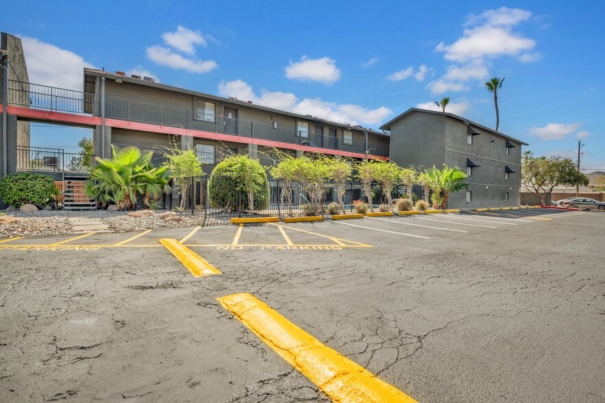2424 E Grandview Rd, Phoenix, AZ à vendre - Photo du bâtiment - Image 3 de 19