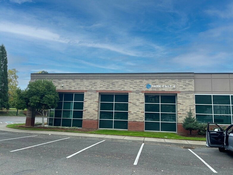 1365 NE Amberglen Pky, Hillsboro, OR for lease - Building Photo - Image 2 of 3