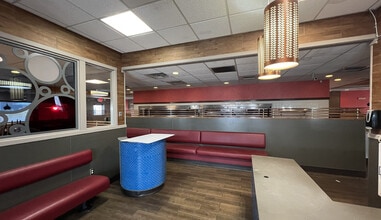 8101 W Brown Deer Rd, Milwaukee, WI à louer Photo intérieure- Image 1 de 3