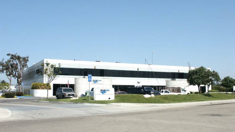 741 Arcturus Ave, Oxnard, CA for lease - Building Photo - Image 2 of 6