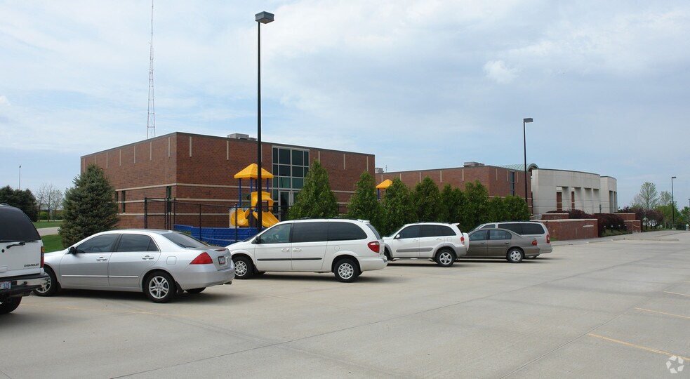 5225 S 16th St, Lincoln, NE à louer - Photo du bâtiment - Image 2 de 12