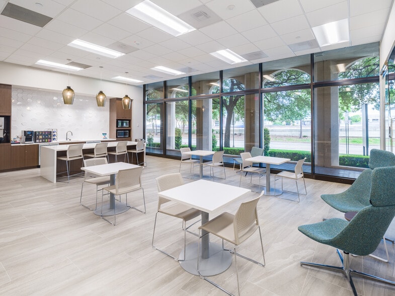 3120 Southwest Fwy, Houston, TX for lease - Building Photo - Image 3 of 15